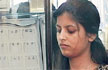 Salesgirl bluffs robbers to prevent robbery in jewellery shop in Delhi